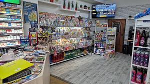 Celý boční prostor - pohled od pultu